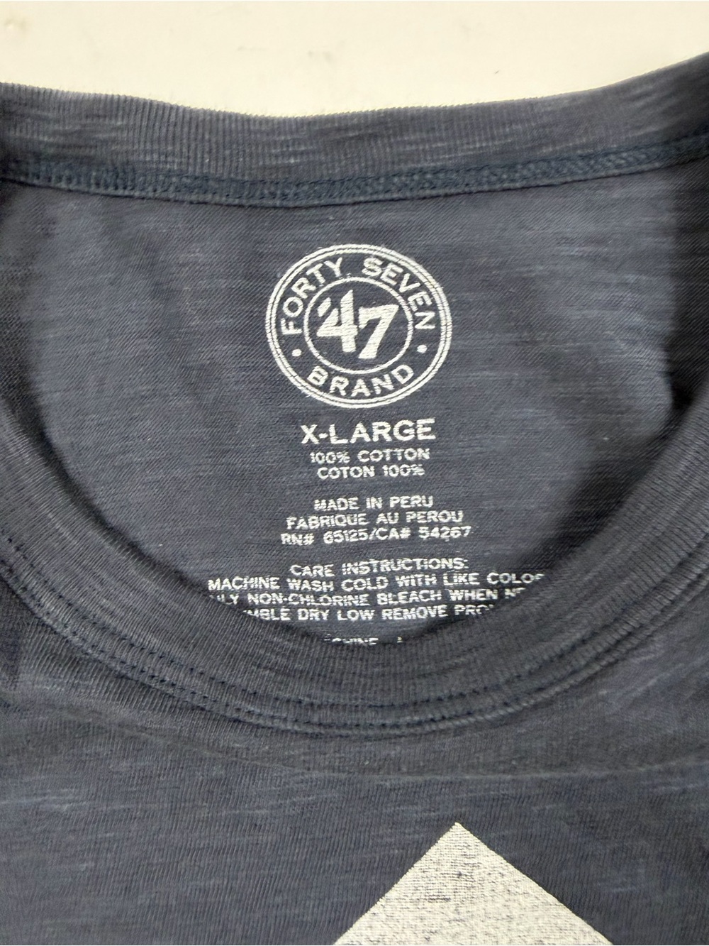 47 Toronto Maple Leafs Navy Graphic Tee XL - Picture 3 of 3